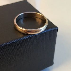 14k white gold band, size 6